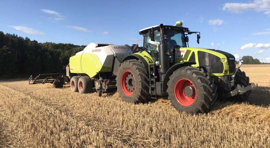 Innowacyjna technologia zbioru słomy. QUADRANT 5300 i SCORPION 756 VARIPOWER na polach firmy Goodvalley