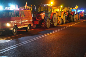 Rolnicy zablokowali traktorami skrzyżowanie w Warszawie