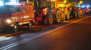 Rolnicy zablokowali traktorami skrzyżowanie w Warszawie
