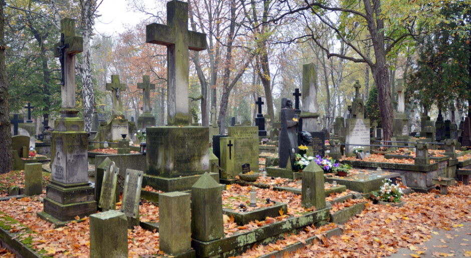 Grand Warszawski / Shutterstock.com Premier przedstawi w piątek informacje w sprawie funkcjonowania cmentarzy i ewentualnych nowych obostrzeń