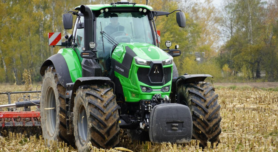 Nowy Deutz-Fahr 8280 TTV Agrotron wypełnia lukę między ciągnikami serii 7 i 9 marki Deutz-Fahr, fot.kh Deutz-Fahr 8280 TTV - polska premiera i pierwsze testy polowe