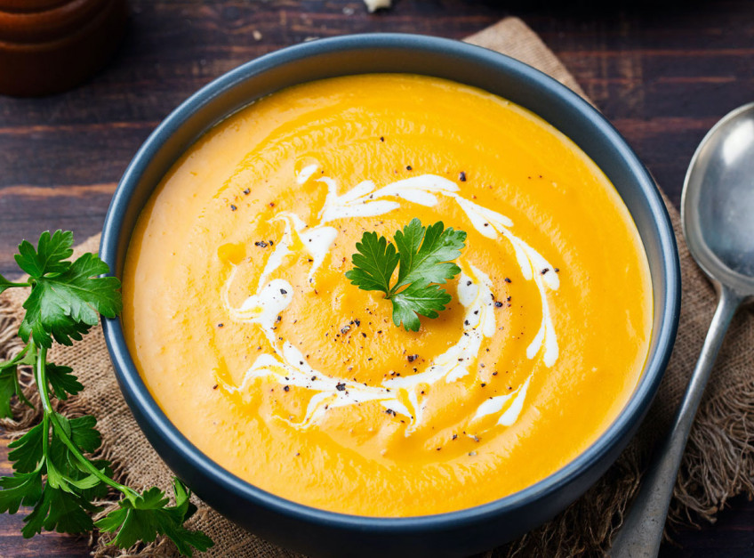 Rozgrzewająca zupa z czerwonych warzyw, fot. Shutterstock