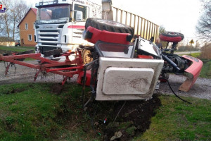 Zderzenie ciężarówki z traktorem