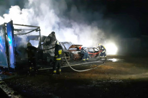 Pięć samochodów spłonęło w pożarze tartaku