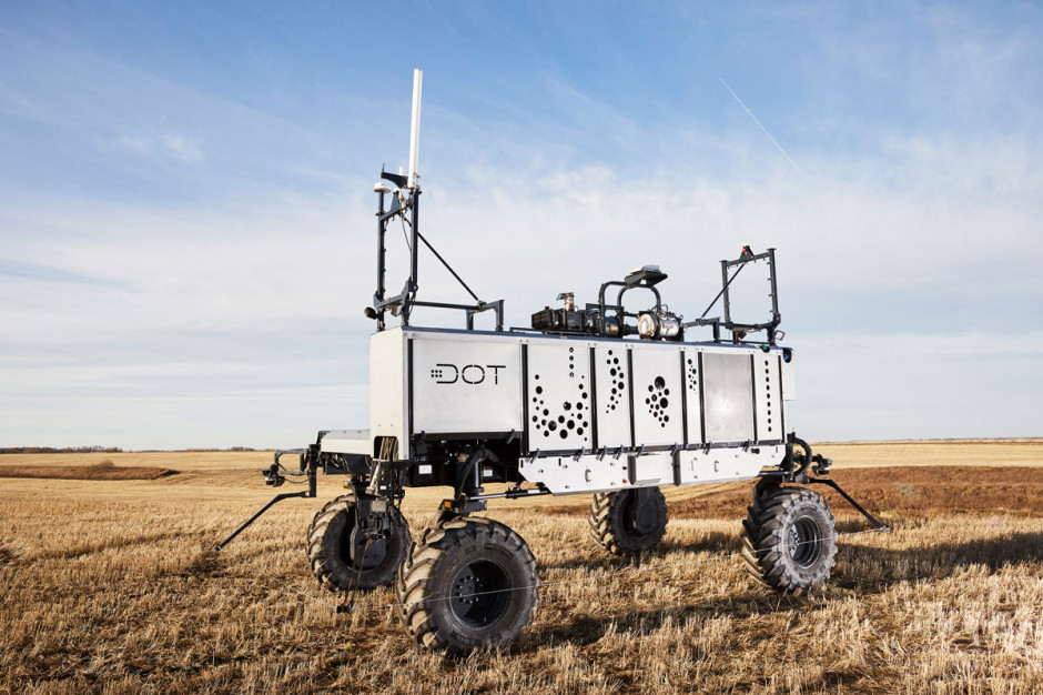W Kanadzie jest już dostępny autonomiczny robot, który może wykonywać szereg prac polowych