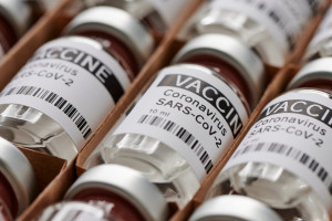 Osoby powyżej 60. roku życia otrzymają zaproszenia na szczepienia
