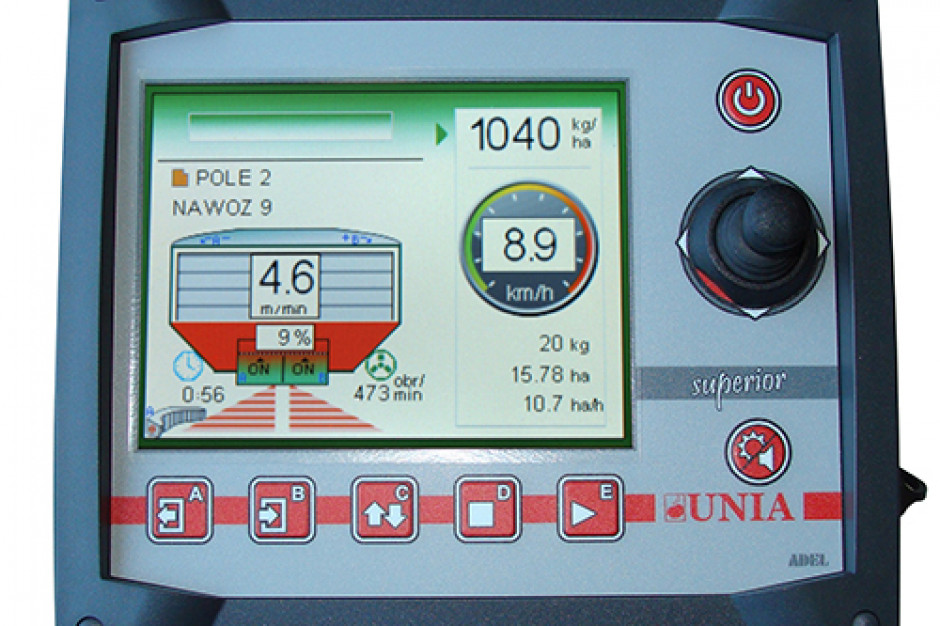 Komputer SUPERIOR odpowiada za kontrolę wszystkich funkcji rozsiewacza RCW HELIX - od utrzymania dawki wysiewu po sterowanie hydrauliką roboczą, fot. Unia