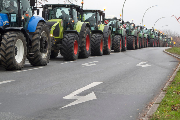 Niemcy: Trwają ogólnokrajowe masowe protesty rolników