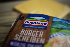 Grupa Hochland inwestuje w produkcję mleka bez krów