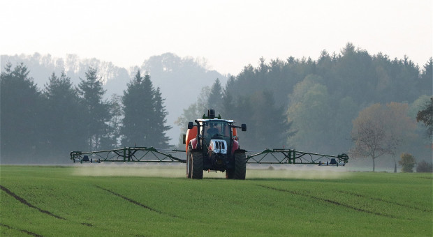 Rolnicy przeciwni dodatkowej opłacie do pestycydów