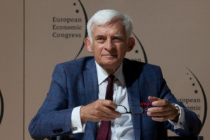Jerzy Buzek: Potwierdziliśmy że "wchodzimy" w Europejski Zielony Ład