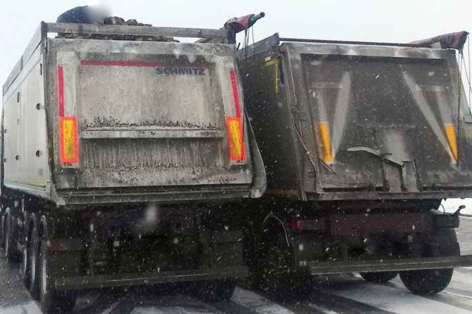 Przewożnik musiał podstawić drugą ciężarówkę, by przeładować nadwyżkę buraków, Foto: WITD Poznań