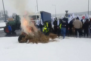 Łódzkie: Rolnicy z Agrounii blokowali rondo pod Strykowem