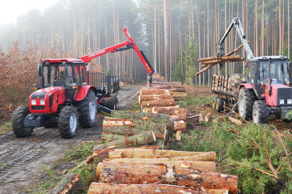 Las nie jest naturalnym środowiskiem pracy dla ciągnika typowo rolniczego, fot. Piotr Szadkowski