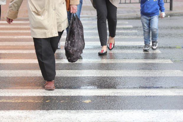 Sejm uchwalił nowelę wprowadzającą m.in. zasadę pierwszeństwa pieszych przy wchodzeniu na pasy