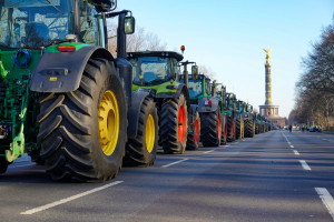 Holenderska posłanka przyjechała do parlamentu na traktorze