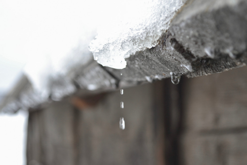 Na zachodzie opady deszczu lub mżawki. Prognozowany przyrost grubości pokrywy śnieżnej o około 5 cm w Karpatach, fot. Shutterstock