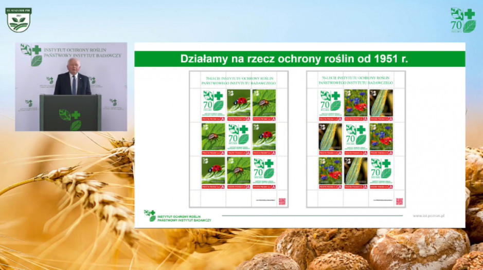 Zaprezentowano także serię jubileuszowych znaczków pocztowych wydanych przez Pocztę Polską z okazji 70-lecia Instytutu Ochrony Roślin Fot. IOR-PIB