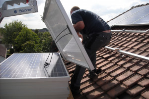 Ceny dachowych instalacji fotowoltaicznych powinny spadać dopiero w 2023 r.