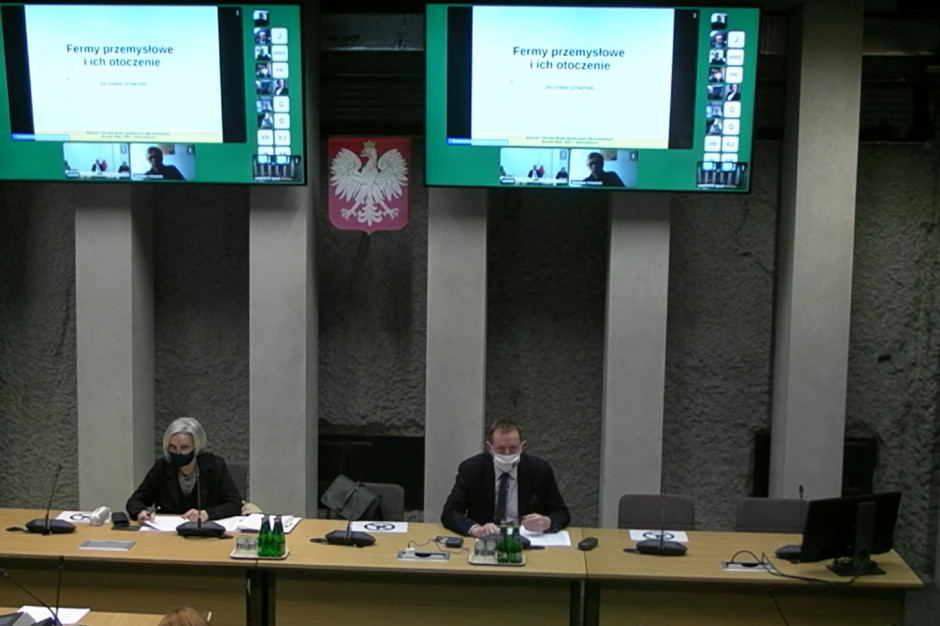Na dzisiejszym posiedzeniu Komisji Rolnictwa i Rozwoju Wsi dyskutowano o problemach wywołanych przez nadmierną koncentrację ferm wielkopowierzchniowych w poszczególnych regionach Polski, fot. Screen Sejmowa KRiRW