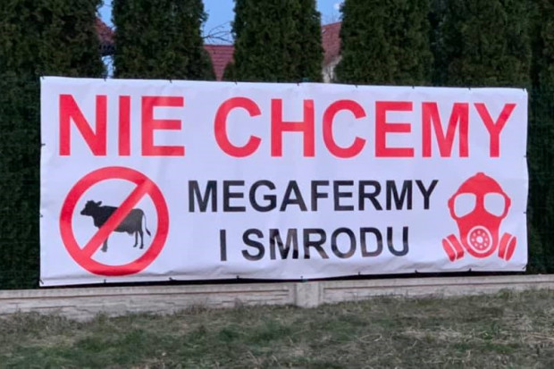 Mieszkańcy Sadkowa protestują ws. budowy „megafermy” mlecznej