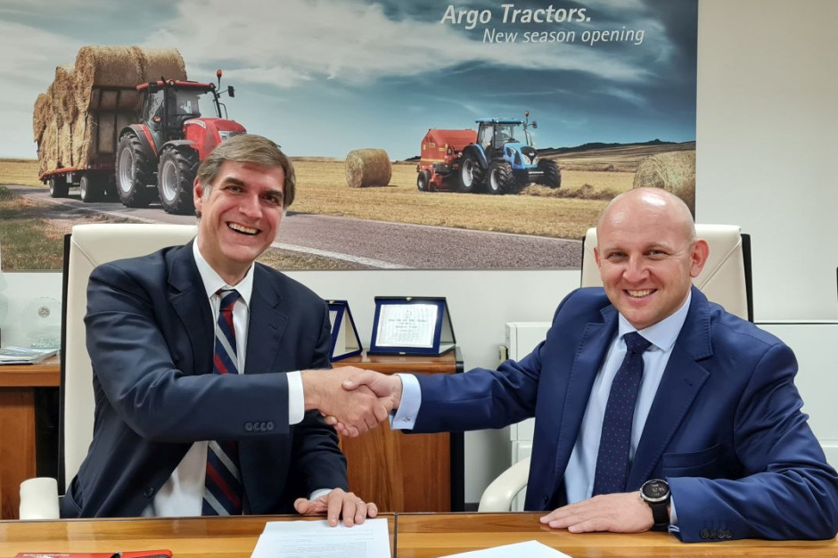 Simeone Morra z Argo Tractors (z lewej) i Waldemar Zaremba, dyrektor generalny Argo Polska, fot. Argo Polska