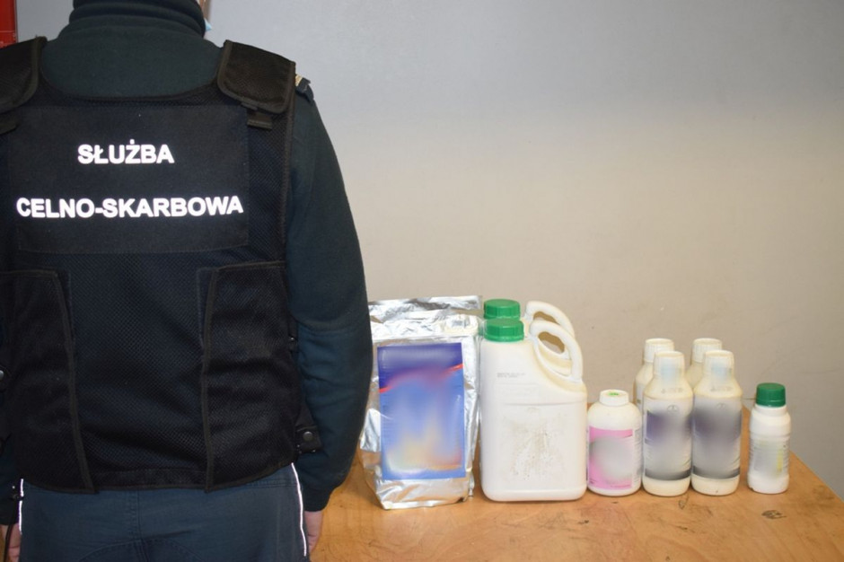Nielegalne środki ochrony roślin ijawniono w bagażach gości ze Wschodu, Foto: Izba Celno-Skarbowa Rzeszów