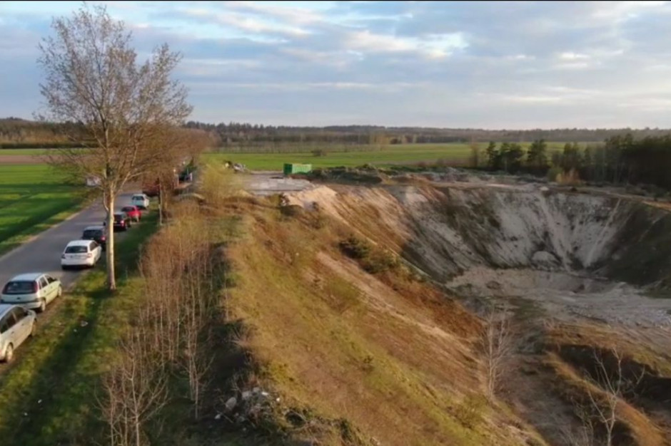 Mieszkańcy zablokowali wjazd na teren planowanego grzebowiska, Foto: Greenpeace Polska