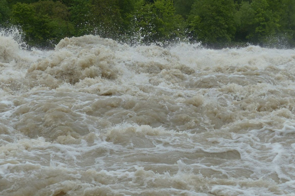 Ulewy spowodowały wzrost poziomu wód w dolnośląskich rzekach, Foto: Pixabay/Hans