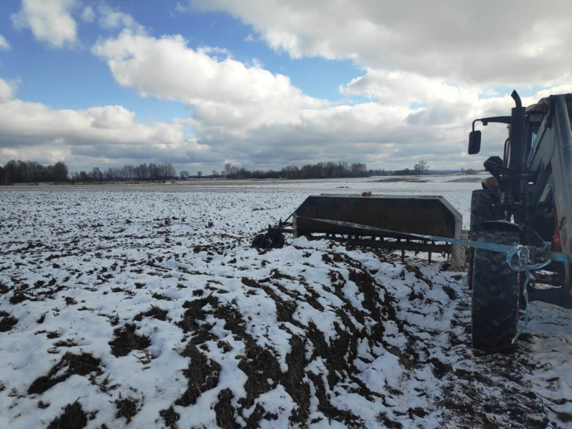 Wytwarzanie kompostu polega na natlenieniu materii organicznej, na zdjęciu do tego procesu został wykorzystany aerator skonstruowany przez rolnika. Fot. S. Domagała