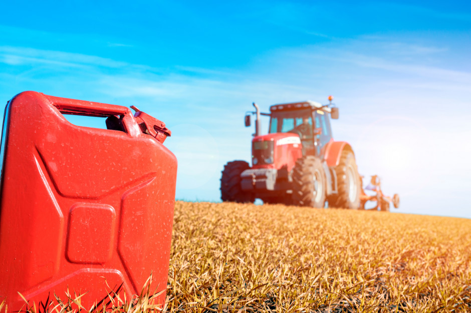 Projektowane przepisy zakładają zwiększenie limitu oleju napędowego, zużywanego na 1 ha upraw rolnych ze 100 l do 110 l, fot. Shutterstock