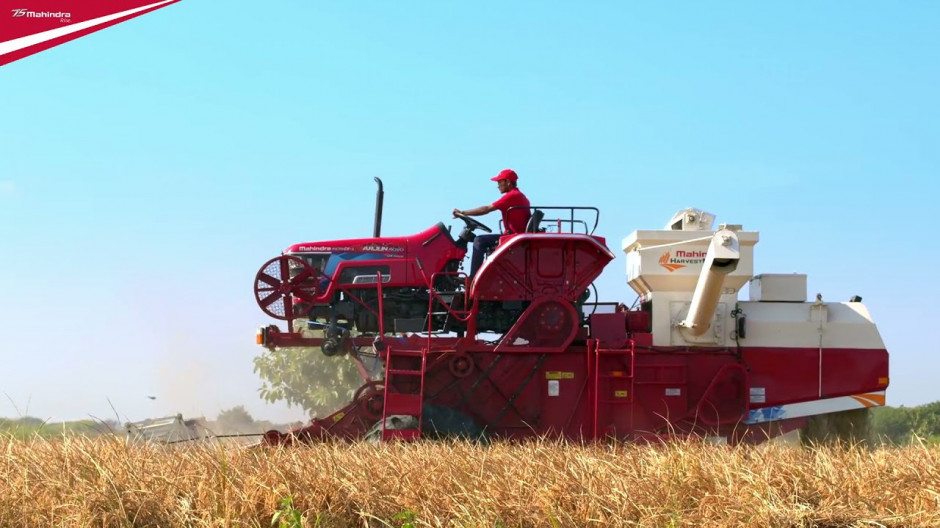 Mahindra HarvestMaster H12 4WD Hybryda ciągnika z kombajnem. fot. Mahindra