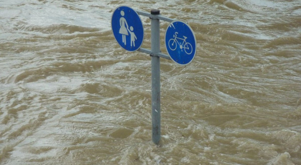 Opolskie: Liczne podtopienia i zalania dróg w regionie