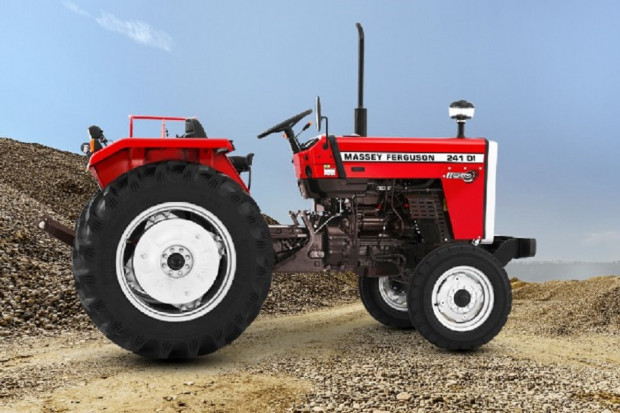 TAFE Massey Ferguson 241 DI Dynatrack, mimo iż premierowy bazuje na knstrukcjach z lat 80-tych a nawet 70-tych ubiegłego wieku, fot. mat. prasowe TAFE MF: prawdopodobnie pierwszy ze zmiennym rozstawem osi