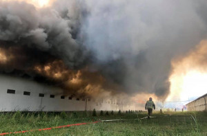 Pożar wybuchł w kompleksie budynków inwentarskich, Foto: OSP Bytom Odrzański