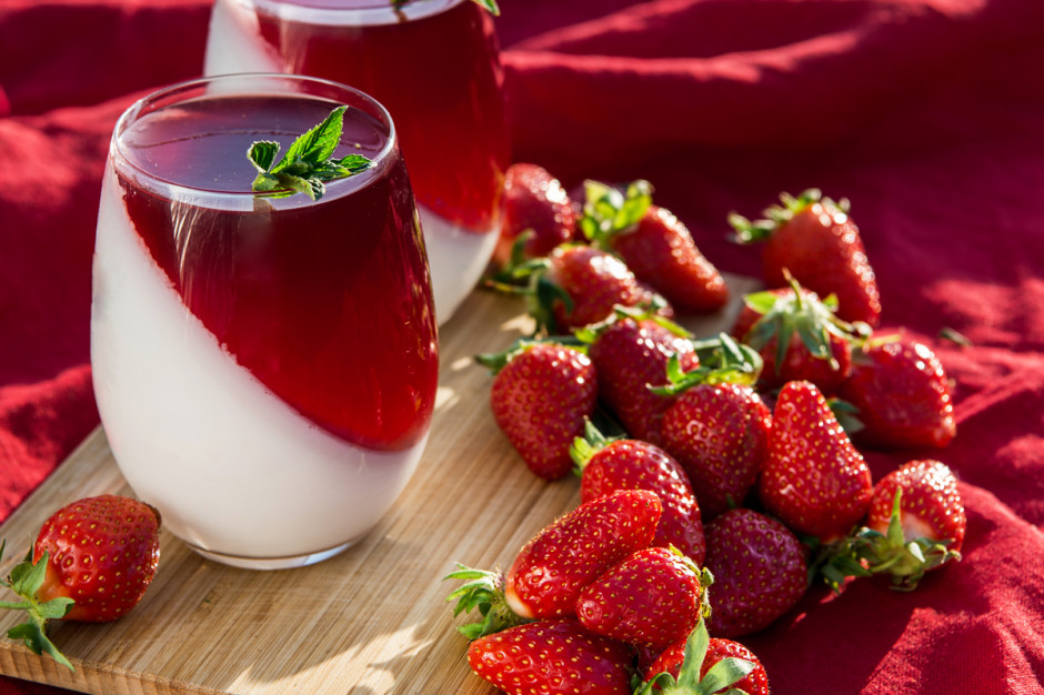 Truskawkowa panna cotta, fot. Shutterstock