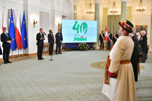 Prezydent wręczył odznaczenia z okazji 40. rocznicy rejestracji NSZZ RI Solidarność