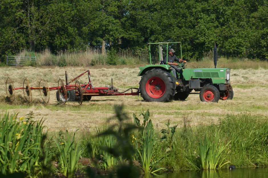 Resort infrastruktury odpowiada rolnikom w sprawie dopuszczenia do ruchu pojazdów rolniczych,  fot. Elsemargriet z Pixabay