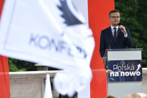 Konfederacja: UE uderza w polską wieś chcąc zakazu chowu klatkowego