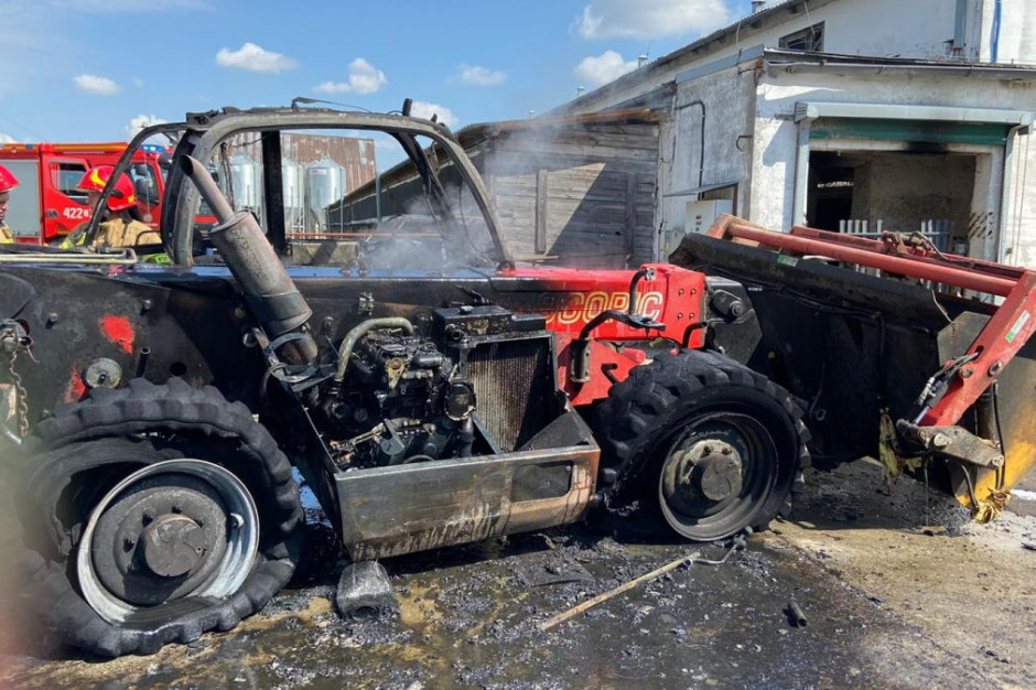 Ogień w znacznym stopniu zniszczył ładowarkę, fot. PSP Kędzierzyn-Koźle