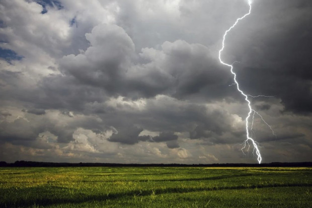 Nawałnice spowodowały wiele szkód w regionie łódzkim, Foto: Pixabay Łódzkie: Po nawałnicach w regionie strażacy przyjęli 2,7 tys. zgłoszeń