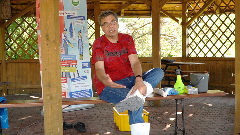 Maty i bramki bioasekuracyjne niewiele dadzą, bez tych prostych zasad - dr Kołodziejczyk wyjaśnia - Vimarsana News