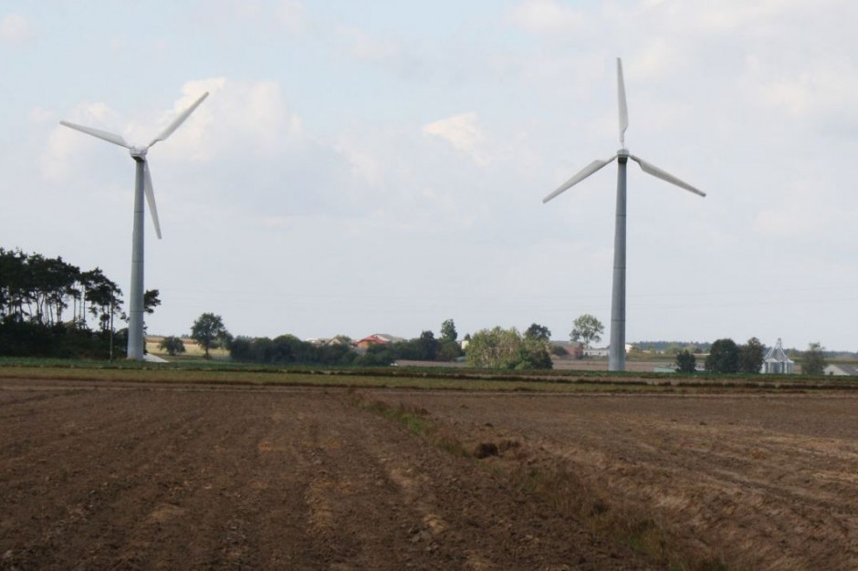 Złodzieje chcieli ogołocić z kabli turbiny wiatrowe, Foto: Farmer