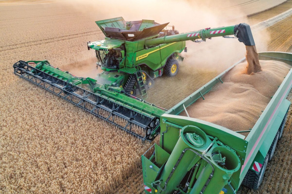 Zbiór zboża przez 24 h na dobę? John Deere X9 udowadnia, że w warunkach klimatycznych Europy Północnej to możliwe fot. mat. prasowe