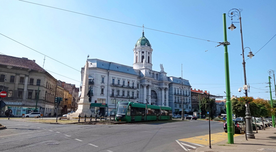 Centrum miasta Arad będącego naszą bazą wypadową, fot. Art Tłustochowicz