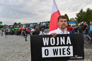 Łódzkie: rolnicy z AGROunii rozpoczęli blokadę dk nr 12