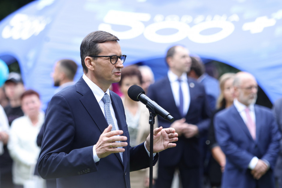Premier Mateusz Morawiecki podczas konferencji prasowej w Żabiej Woli, fot. PAP/Leszek Szymański