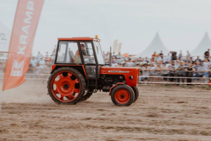 Traktory na start, czyli ruszają wyścigi ciągników Kramp Race