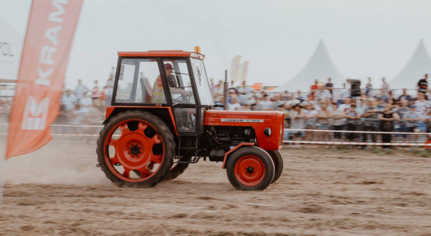 Traktory na start, czyli ruszają wyścigi ciągników Kramp Race