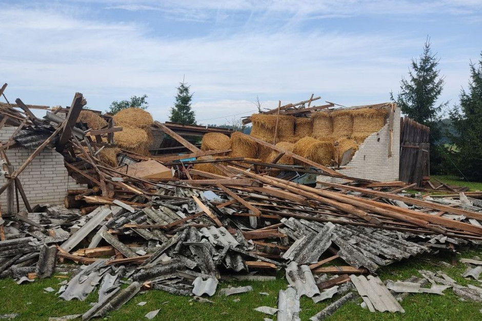 Trąba powietrzna zniszczyła wiele gospodarstw w woj. lubelskim, Foto: KW PSP Lublin